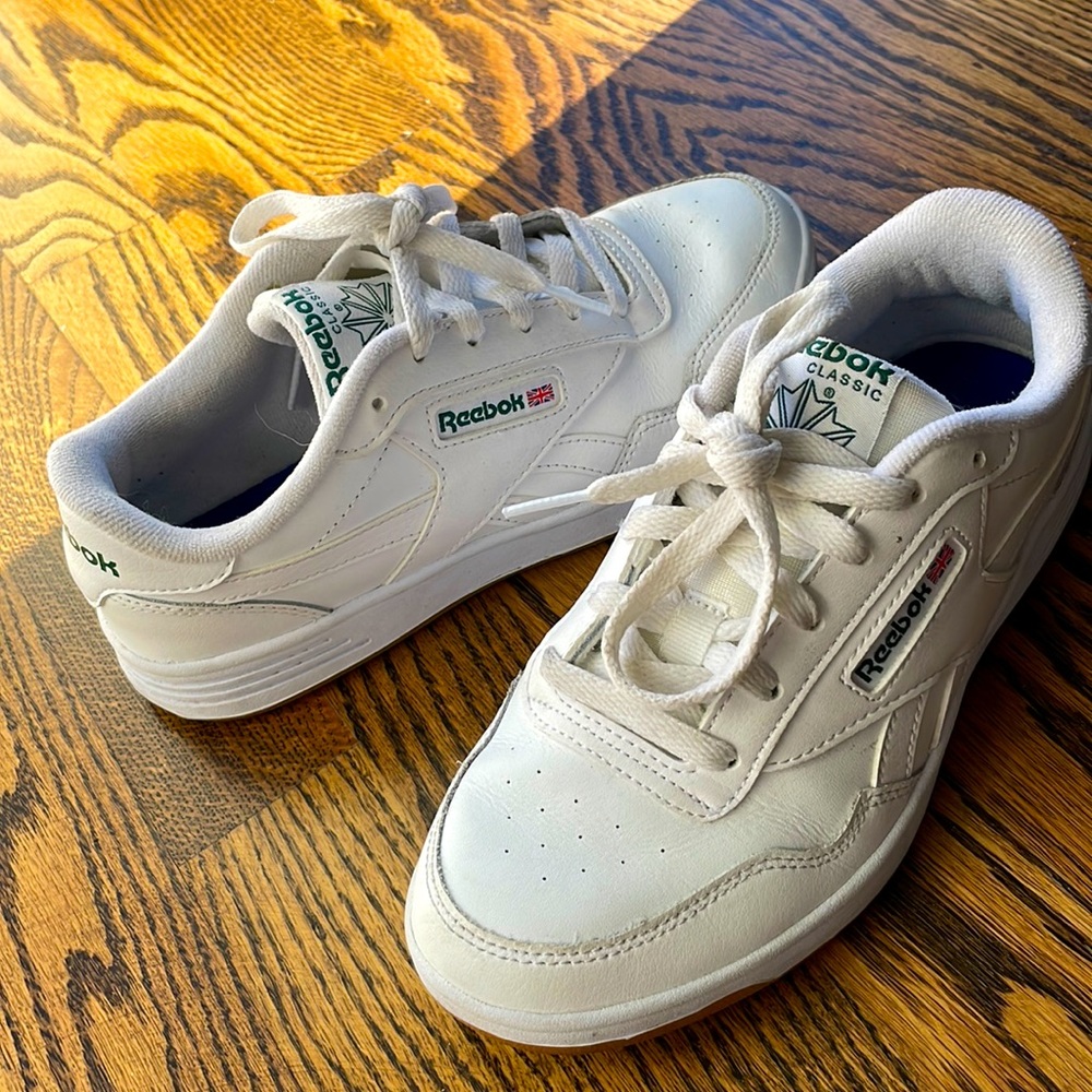 Club Memt Sneaker, like new condition, worn a handful of times. size 6